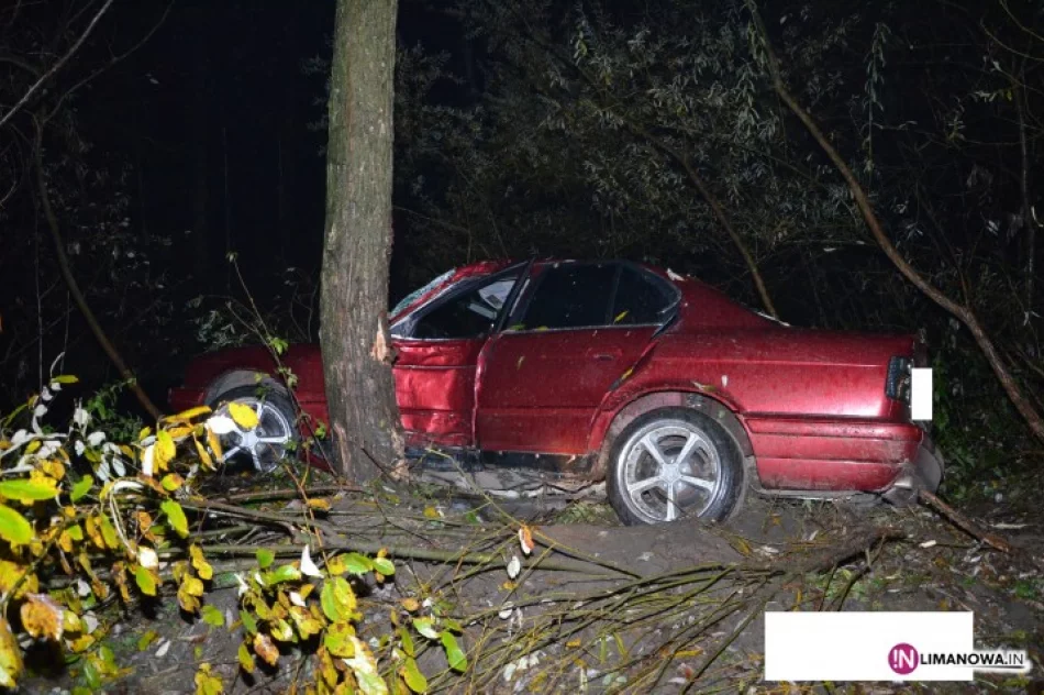 Bmw uderzyło w drzewo. 'Kierowca' pijany - zdjęcie 3