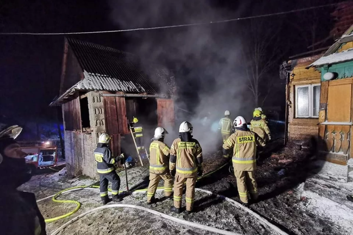 Nocny pożar zabudowań mieszkalno-gospodarczych