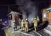 Nocny pożar zabudowań mieszkalno-gospodarczych - zdjęcie główne