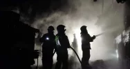Nocny pożar zabudowań mieszkalno-gospodarczych - zdjęcie 2