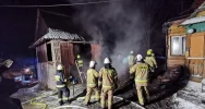 Nocny pożar zabudowań mieszkalno-gospodarczych - zdjęcie 4