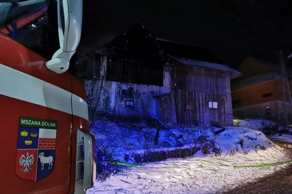 Nocny pożar zabudowań mieszkalno-gospodarczych - zdjęcie 6