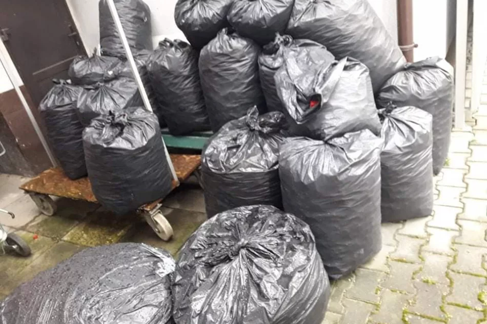 Blisko tona zakrętek wypełniła już metalowe serce przy OSP Łososina Górna - zdjęcie 5