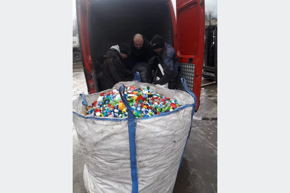 Blisko tona zakrętek wypełniła już metalowe serce przy OSP Łososina Górna - zdjęcie 9