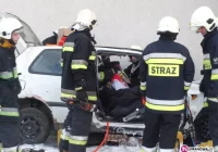 W szkołę uderzył samochód (ćwiczenia) - zdjęcie główne