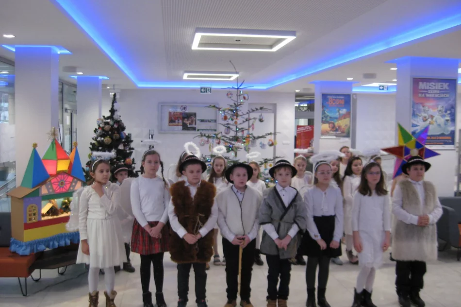 Seniorzy z Klubu „Seniora” podsumowali projekt “CHOINKA ŁĄCZY POKOLENIA” - zdjęcie 8