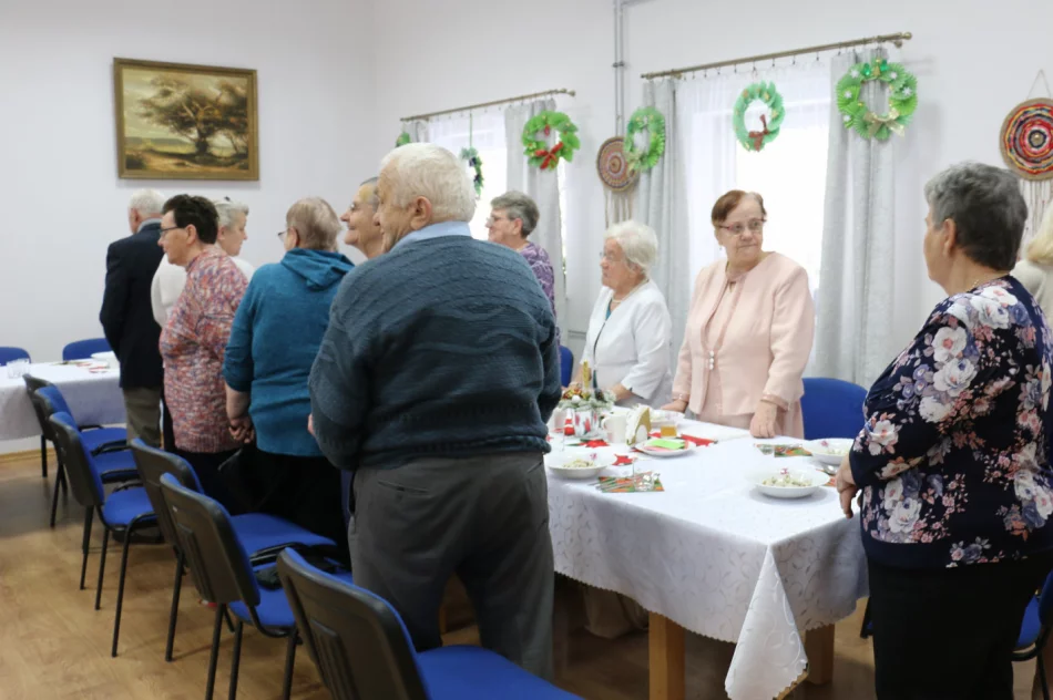 Wigilia w Dziennym Domu „Senior+” w Limanowej - zdjęcie 3
