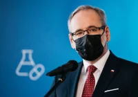 "Prawdopodobne płynne przejście z czwartej fali z wariantem delta, do piątej z omikronem" - zdjęcie główne