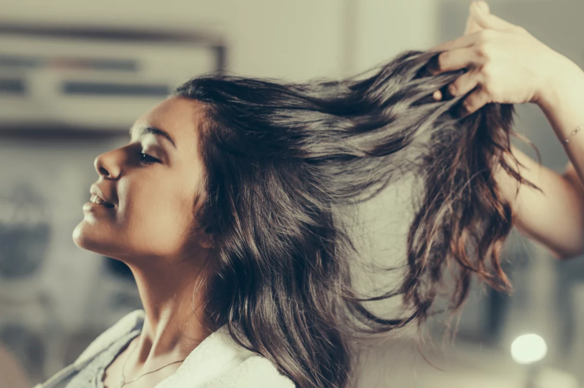 Jak regularne stosowanie odżywki do włosów wpływa na ich kondycję?