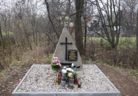 Obelisk upamiętnia ofiary egzekucji - zdjęcie główne