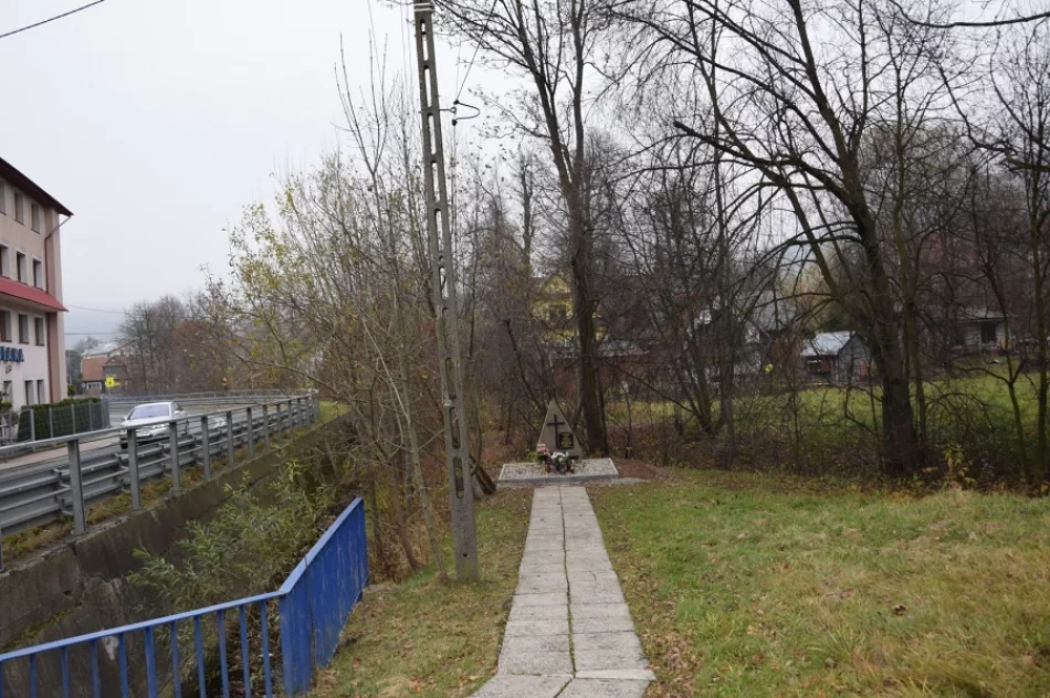 Obelisk upamiętnia ofiary egzekucji - zdjęcie 3