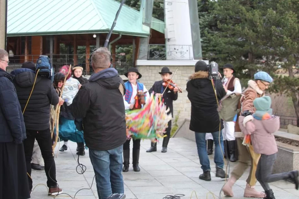 Szkolna grupa kolędnicza z Limanowszczyzny w programie Ziarno - zdjęcie 4