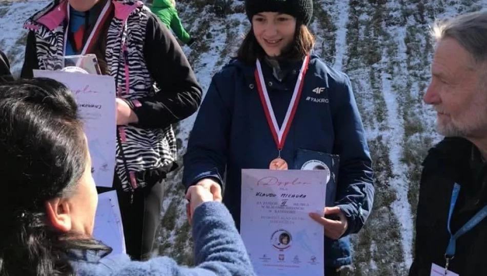 Potrzebuje pomocy. Mimo przeciwności losu osiąga sukcesy. - zdjęcie 1