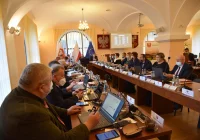 Przewodniczący zdania nie zmienia, radna proponuje... pomoc w czytaniu uchwał - zdjęcie główne