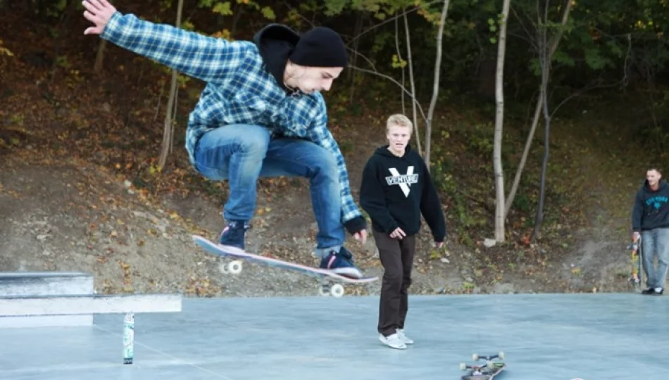 Burmistrz z deskorolką - skatepark otwarty - zdjęcie 1