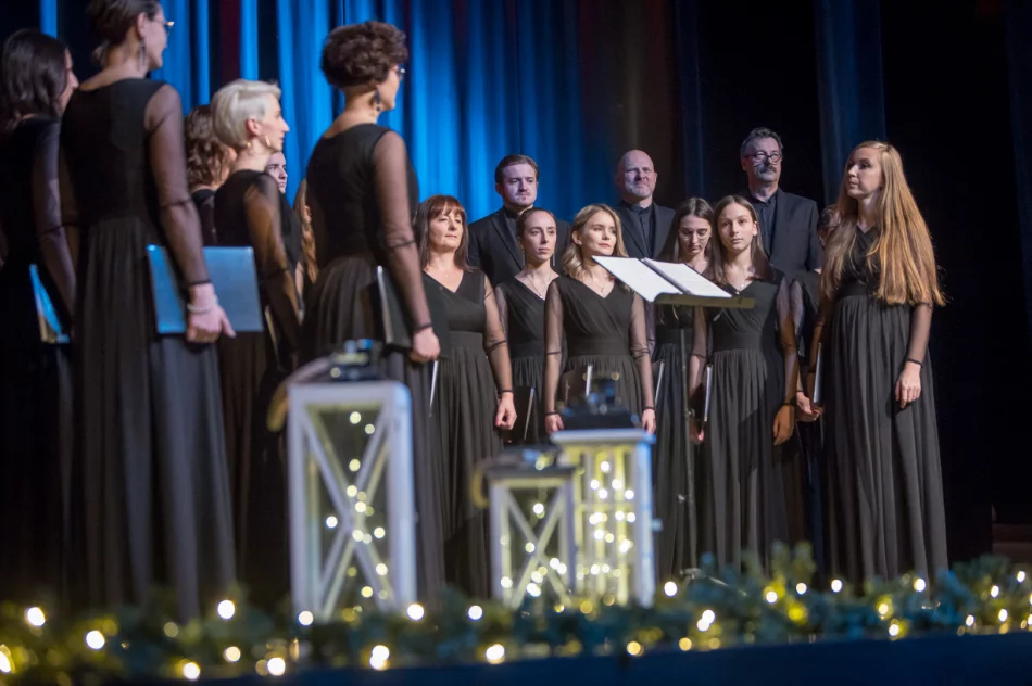 LimaNovum - koncert kolęd i pastorałek "Radość dziś nastała" - zdjęcie 8