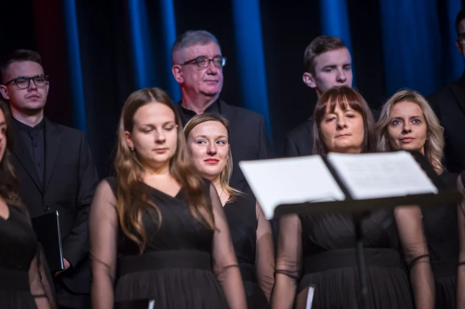 LimaNovum - koncert kolęd i pastorałek "Radość dziś nastała" - zdjęcie 15
