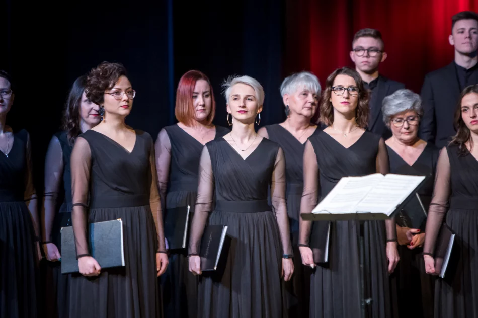  „Radość dziś nastała” – odbył się koncert kolęd i pastorałek w wykonaniu chóru „LimaNovum” - zdjęcie 5