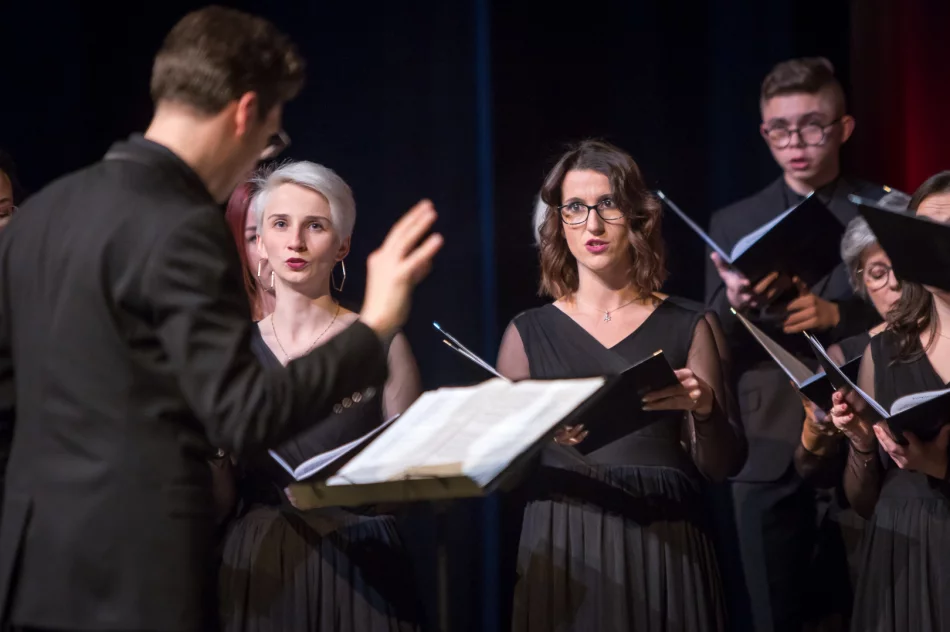  „Radość dziś nastała” – odbył się koncert kolęd i pastorałek w wykonaniu chóru „LimaNovum” - zdjęcie 7
