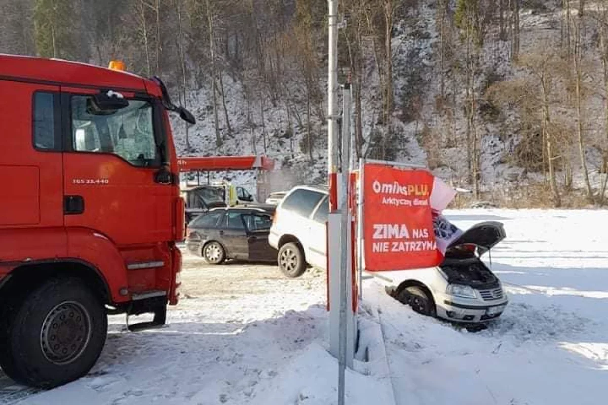 Wypadek spowodowany nieprawidłowym manewrem, ucierpiała kobieta