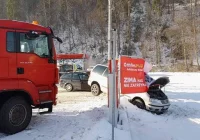 Wypadek spowodowany nieprawidłowym manewrem, ucierpiała kobieta - zdjęcie główne