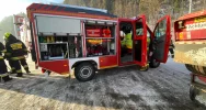 Wypadek spowodowany nieprawidłowym manewrem, ucierpiała kobieta - zdjęcie 3