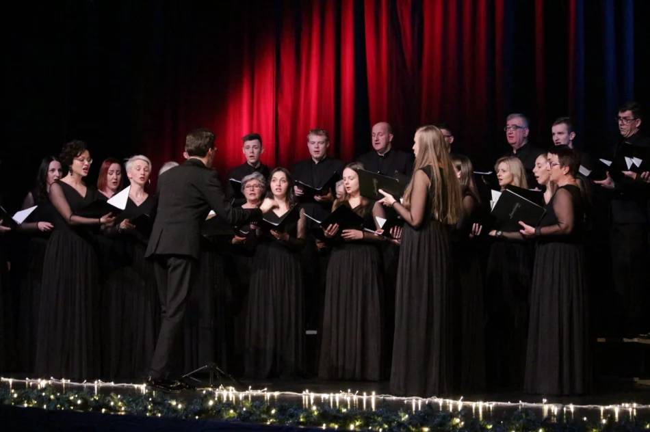 "Radość dziś nastała" - świąteczny koncert w wykonaniu chórzystów - zdjęcie 3