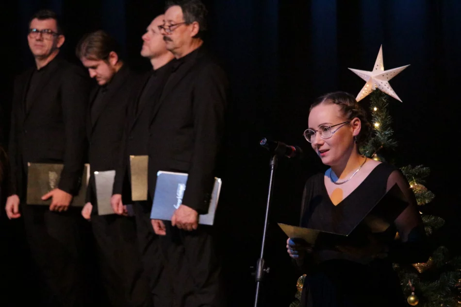 "Radość dziś nastała" - świąteczny koncert w wykonaniu chórzystów - zdjęcie 4