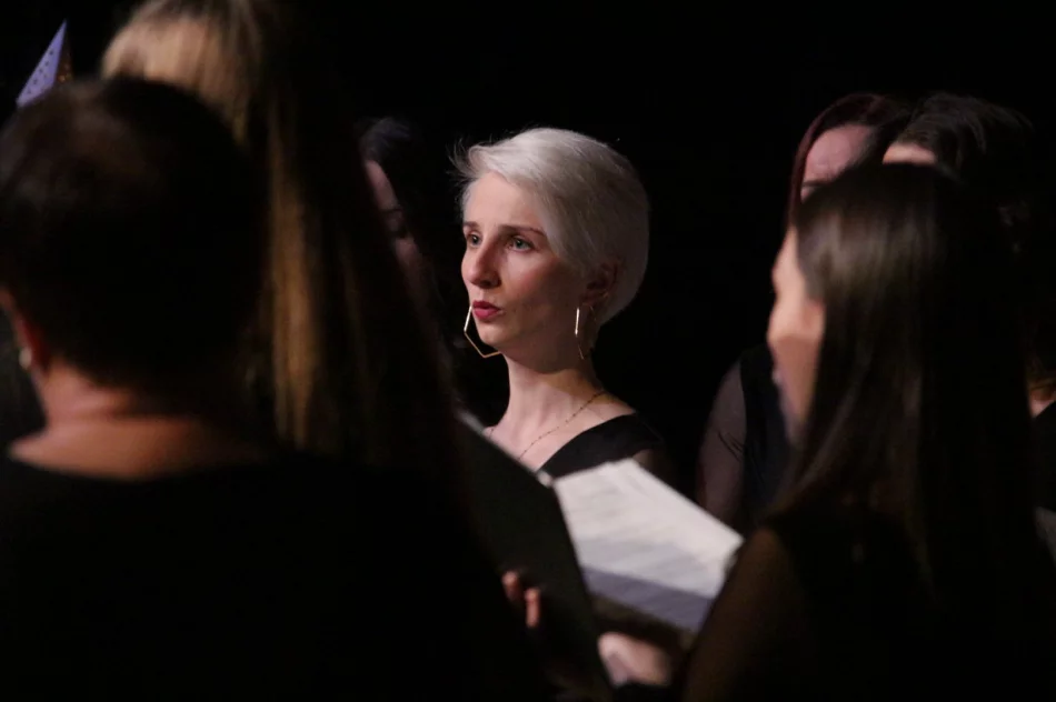 "Radość dziś nastała" - świąteczny koncert w wykonaniu chórzystów - zdjęcie 8