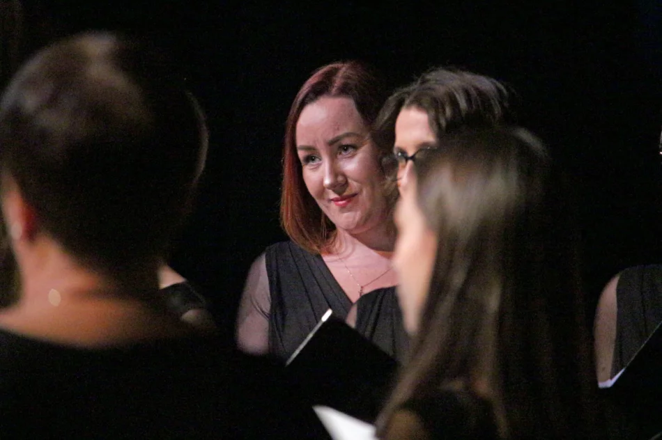 "Radość dziś nastała" - świąteczny koncert w wykonaniu chórzystów - zdjęcie 10