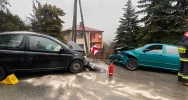 Czołowe zderzenie na łuku drogi - zdjęcie 4