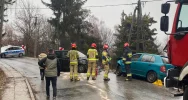 Czołowe zderzenie na łuku drogi - zdjęcie 5