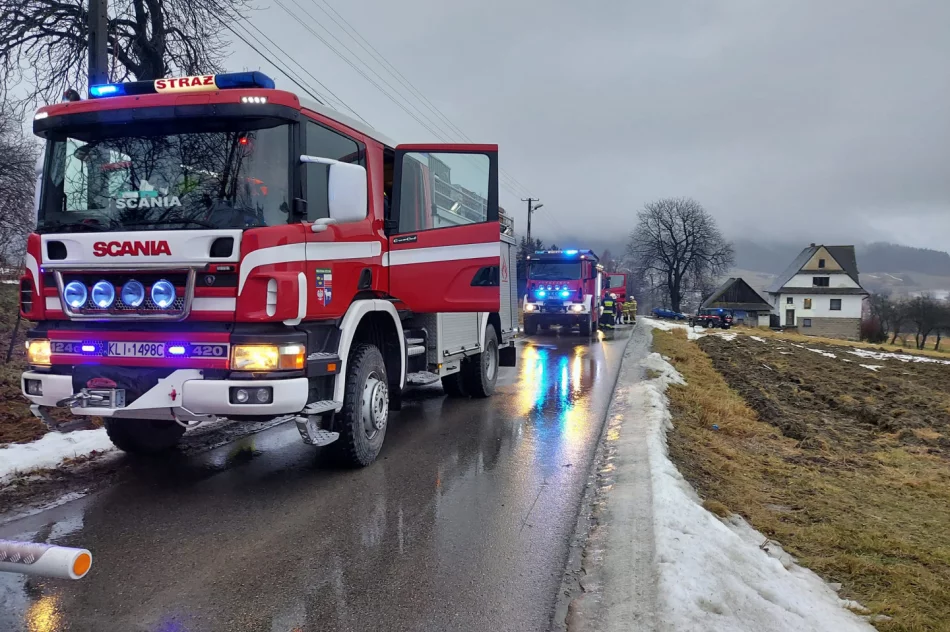 Pożar we wnętrzu budynku - do działań zadysponowano 8 zastępów straży - zdjęcie 2