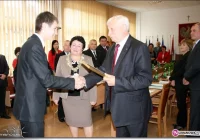 Złoty medalista z nagrodą od władz miasta - zdjęcie główne