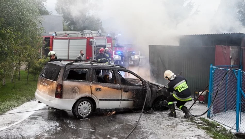 Płonął samochód i garaż - zdjęcie 1