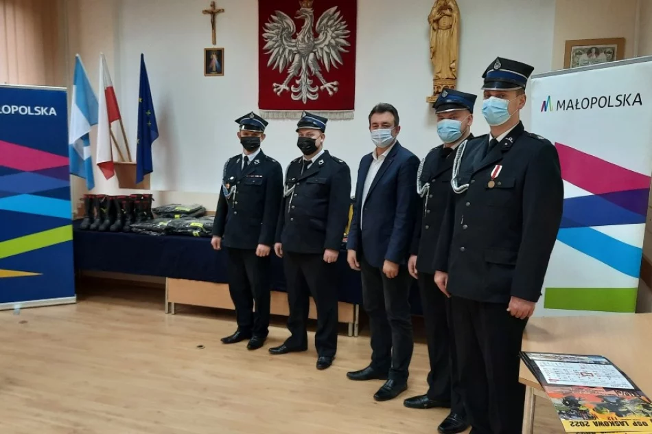 Samorządy złożyły się na sprzęt dla strażaków - zdjęcie 3