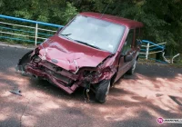 Uderzył w barierę mostu - zdjęcie główne