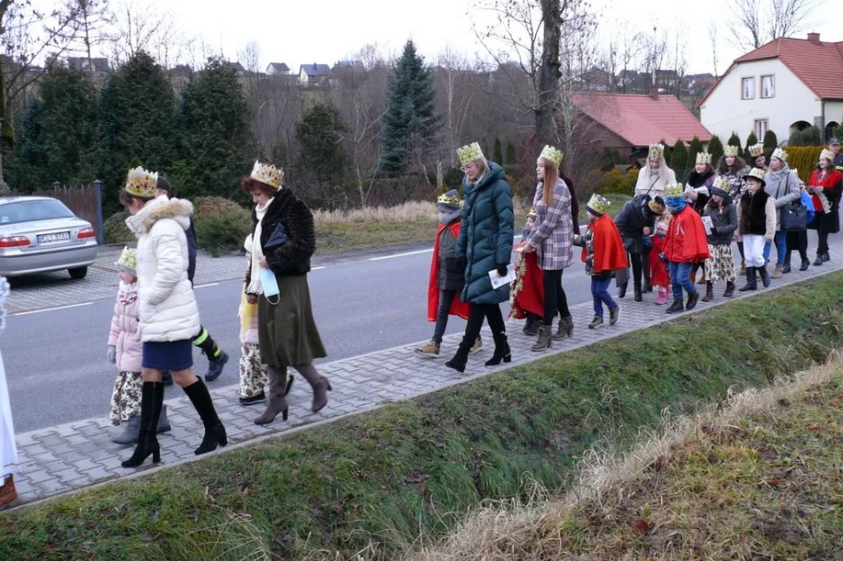Po raz pierwszy orszak przeszedł ulicami miejscowości - zdjęcie 10