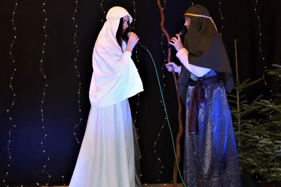 Pandemia nie pozwoliła kolędować w domach, więc zorganizowali jasełka - zdjęcie 3