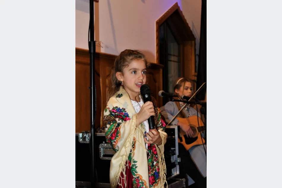 Pandemia nie pozwoliła kolędować w domach, więc zorganizowali jasełka - zdjęcie 4