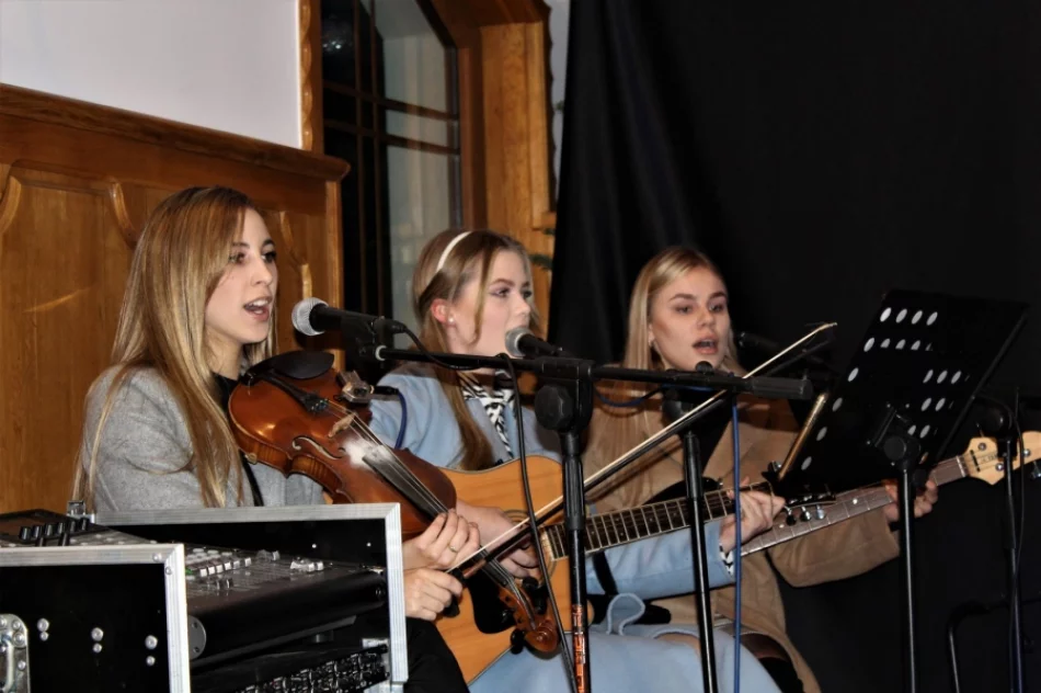 Pandemia nie pozwoliła kolędować w domach, więc zorganizowali jasełka - zdjęcie 5