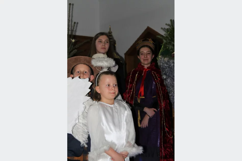 Pandemia nie pozwoliła kolędować w domach, więc zorganizowali jasełka - zdjęcie 11