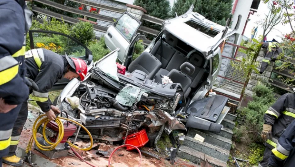 Kierowca BMW zjechał na lewy pas - zdjęcie 1