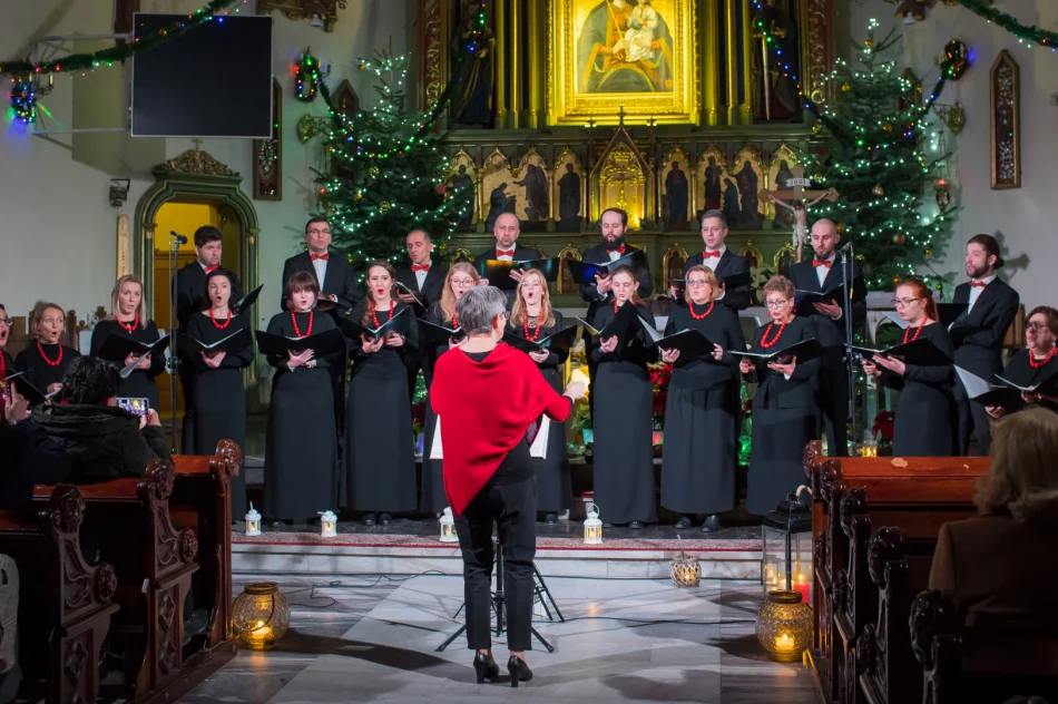 Dwa chóry kolędowały w świątyni - zdjęcie 2