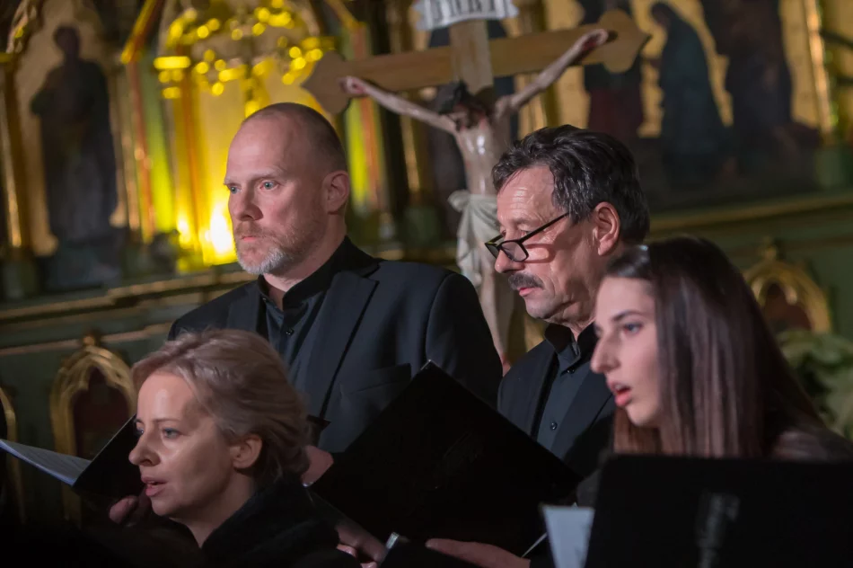 Dwa chóry kolędowały w świątyni - zdjęcie 16