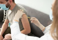 Zgony wśród zakażonych - statystyka MZ i nowy raport - zdjęcie główne