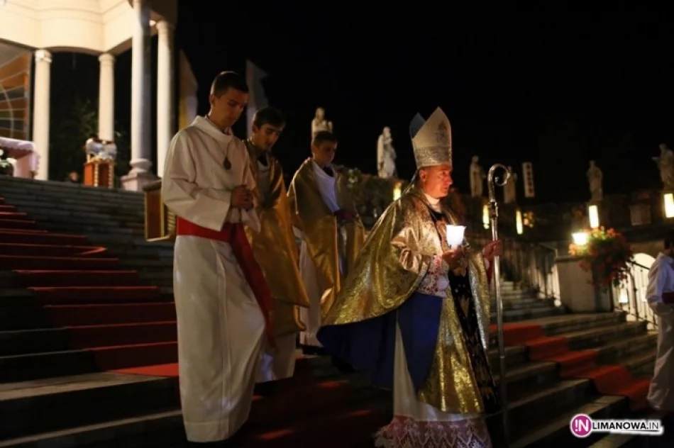 Tłumy wiernych na Różańcu Fatimskim - zdjęcie 3