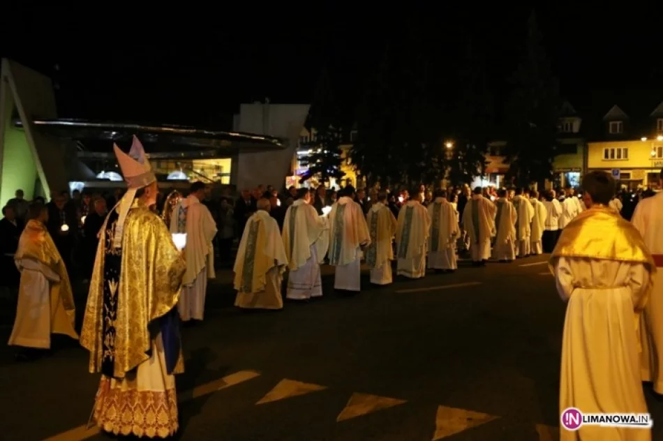Tłumy wiernych na Różańcu Fatimskim - zdjęcie 4