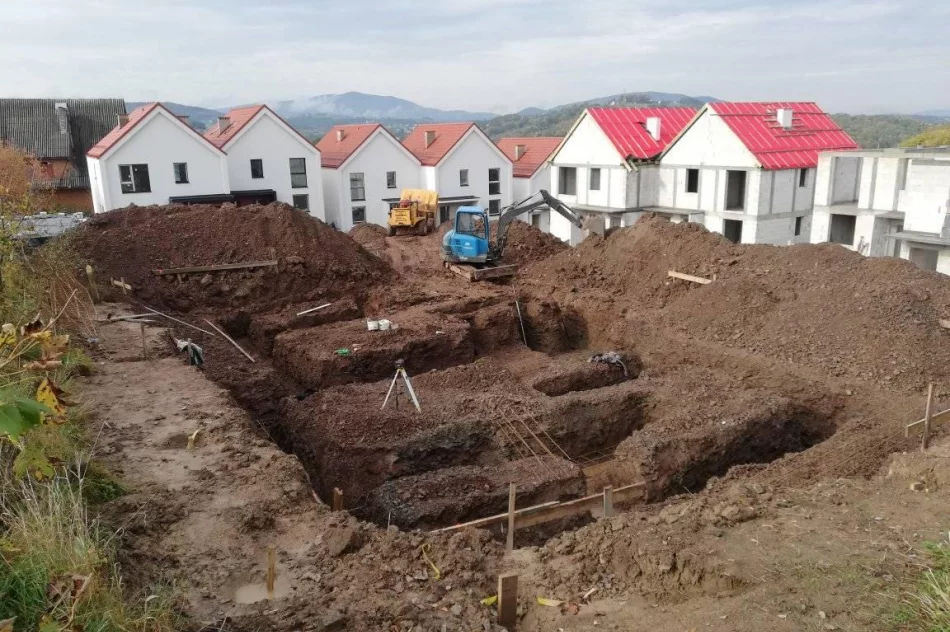 Roboty Ziemne/Koparki 3-5-8-13 tony/Wozidło 6-8 ton/Wywrotka 20 ton/ Hutek / Tel. 880-477-295/ - zdjęcie 2