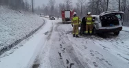 Zderzenie dwóch pojazdów na drodze wojewódzkiej - zdjęcie 2